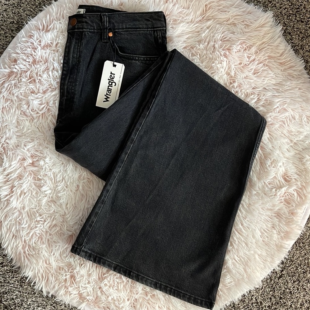 Wrangler • wanderer 622 bell bottom flare high rise jeans black